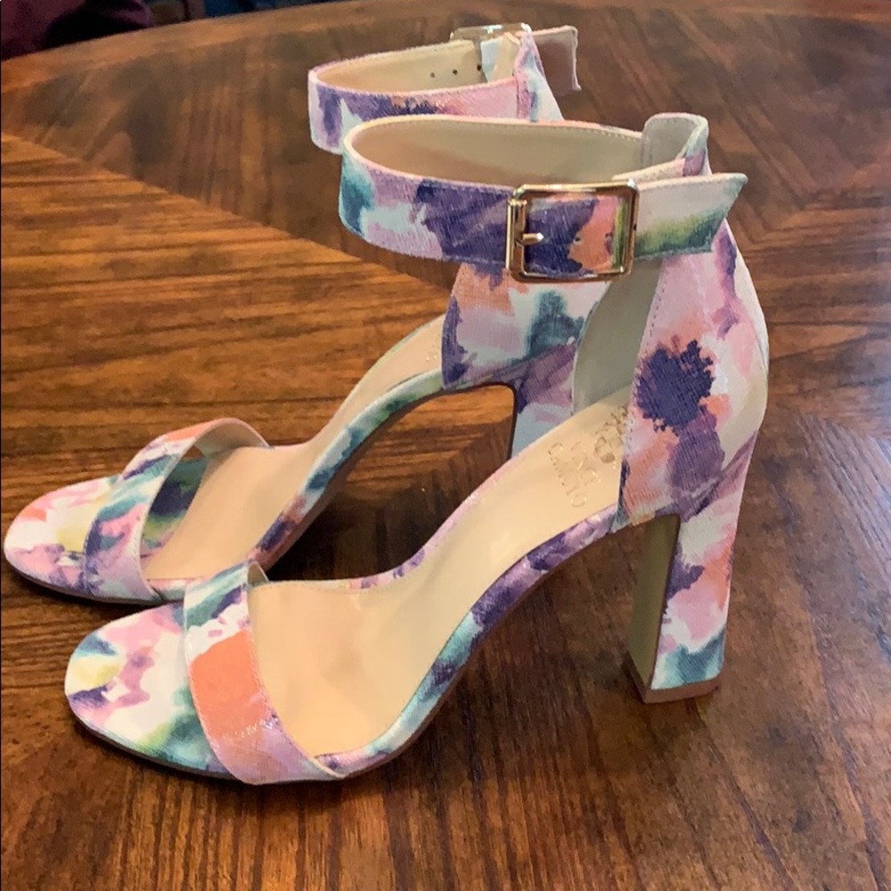 NWOT Vince Camuto Leather Acelyn Heeled Sandal